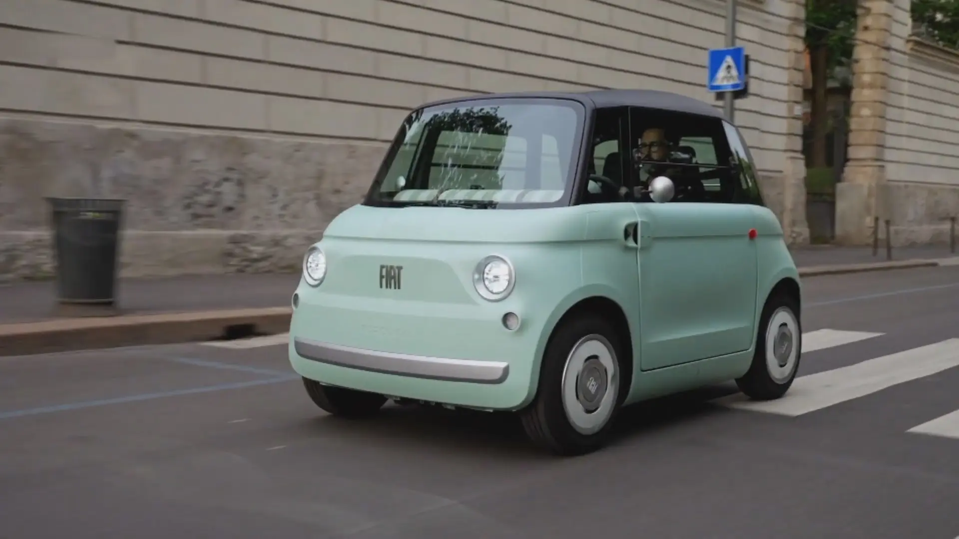 Fiat Topolino - mẫu ô tô điện cỡ nhỏ đi trong phố